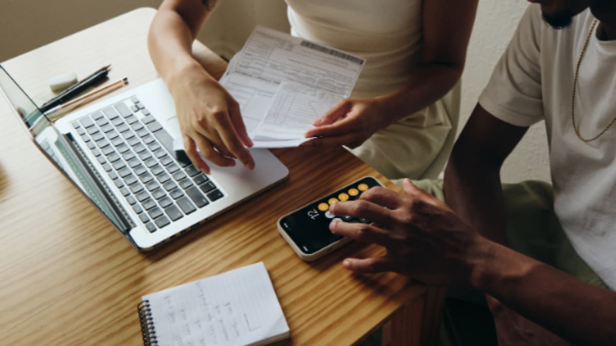 Financiar a viagem ou economizar Financiar a viagem ou economizar