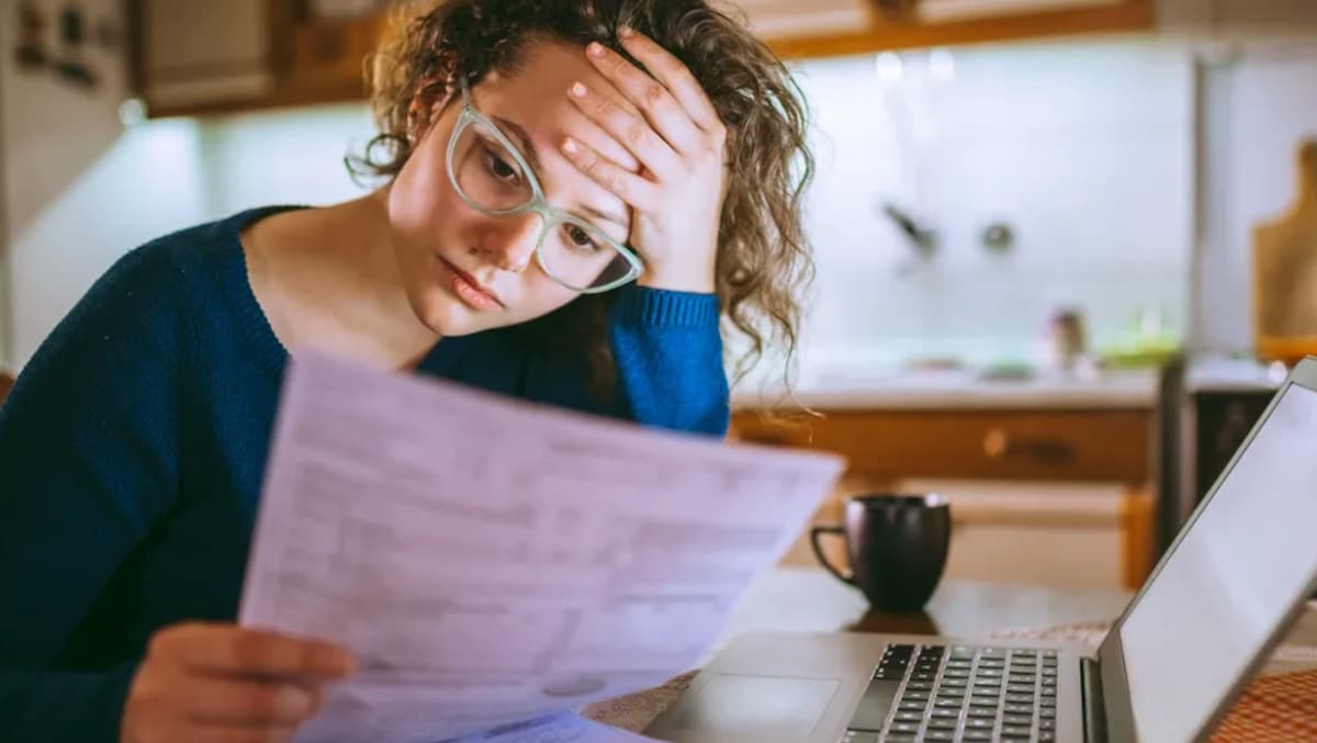 Golpes em Viagens Como Identificar Promoções Falsas e Viajar Seguro (1) (1) Não deixe seu sonho virar pesadelo! Saiba como identificar os golpes mais comuns em promoções de viagens e aprenda a proteger seu dinheiro e suas férias.